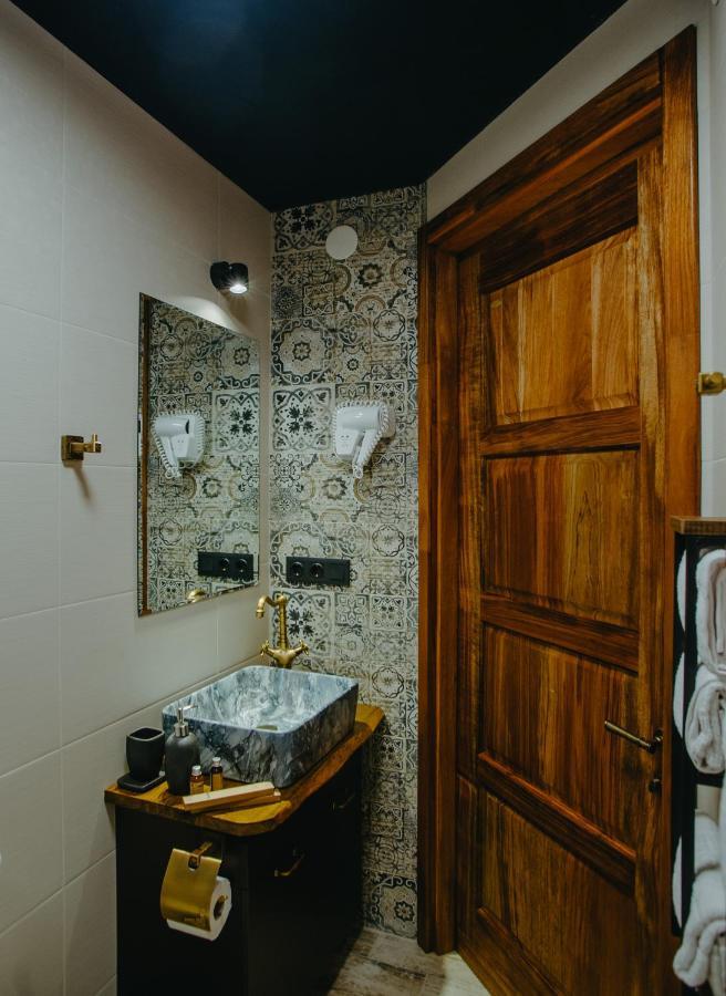 Wanderholic Hotel Telavi Exterior photo