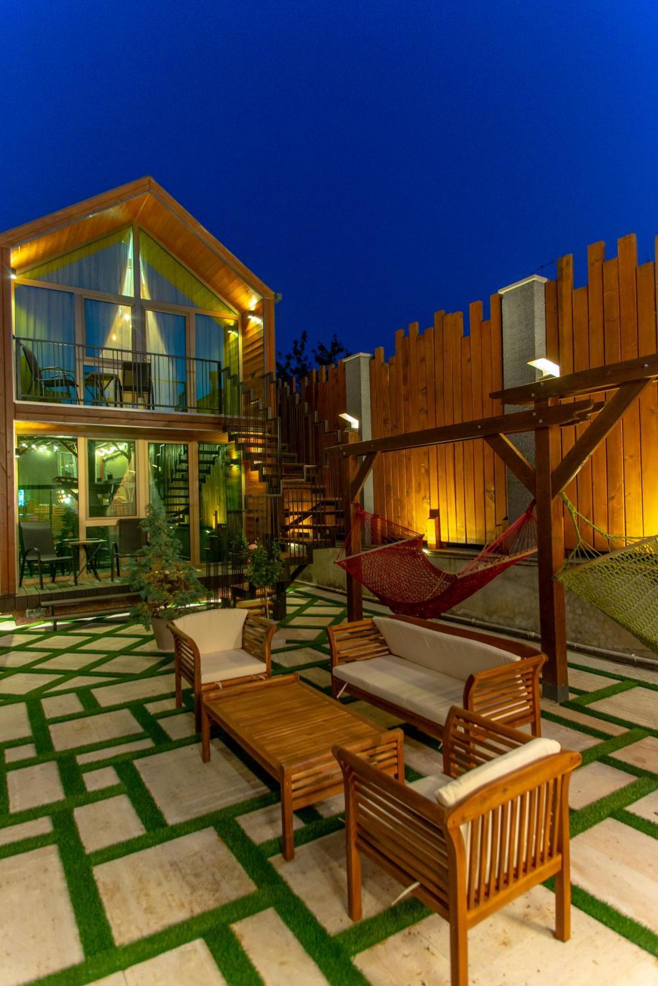 Wanderholic Hotel Telavi Exterior photo