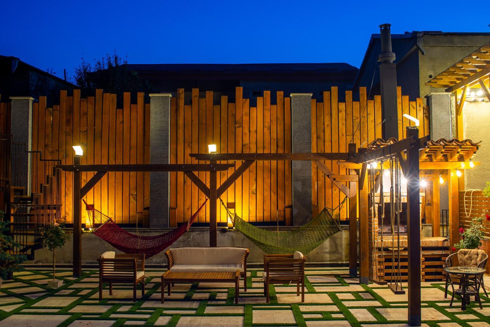Wanderholic Hotel Telavi Exterior photo