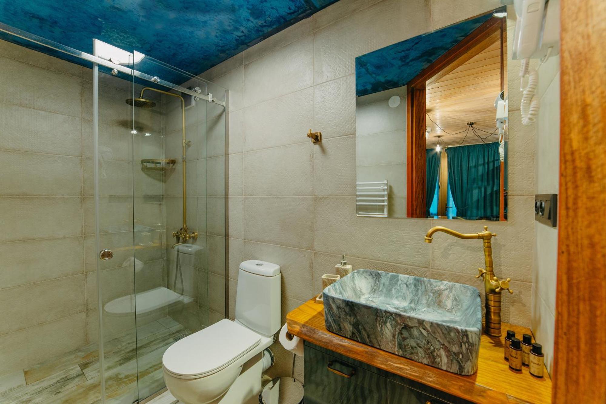 Wanderholic Hotel Telavi Exterior photo